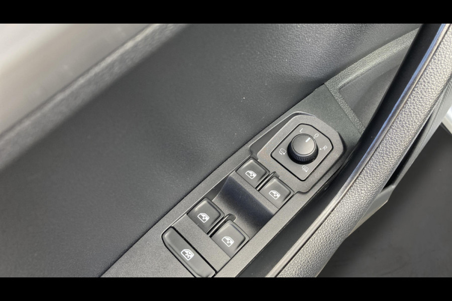 Škoda Karoq 1.5 TSI 150pk DSG ACT Business Edition | Wegkl. trekhaak | Navigatie | Clima | Led
