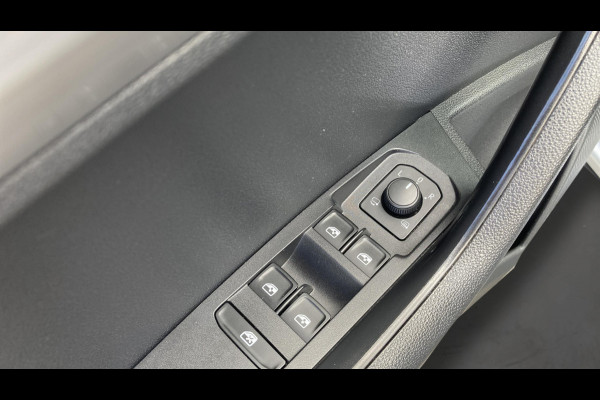 Škoda Karoq 1.5 TSI 150pk DSG ACT Business Edition | Wegkl. trekhaak | Navigatie | Clima | Led