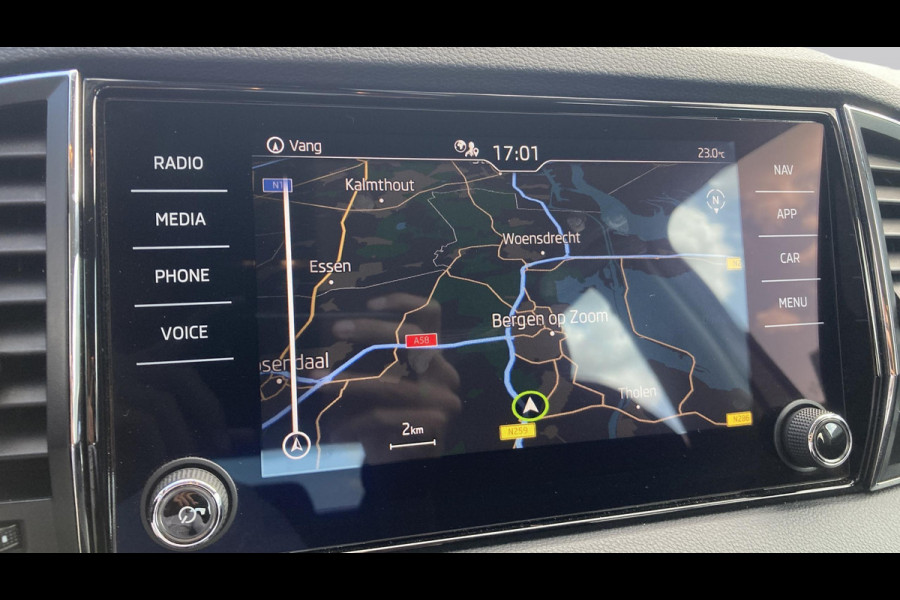 Škoda Karoq 1.5 TSI 150pk DSG ACT Business Edition | Wegkl. trekhaak | Navigatie | Clima | Led
