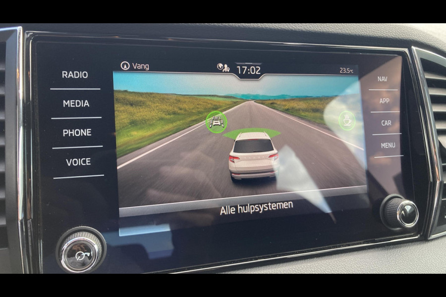 Škoda Karoq 1.5 TSI 150pk DSG ACT Business Edition | Wegkl. trekhaak | Navigatie | Clima | Led