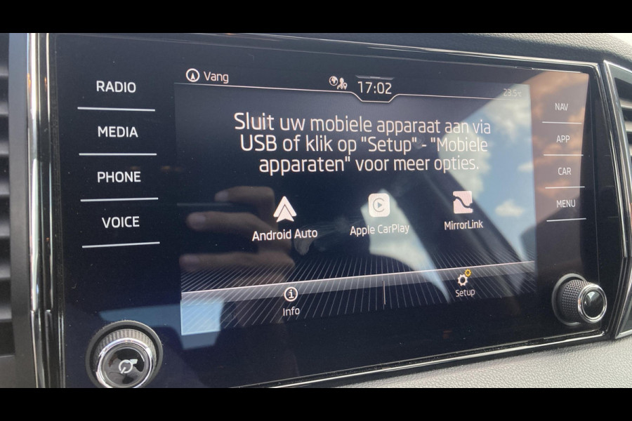 Škoda Karoq 1.5 TSI 150pk DSG ACT Business Edition | Wegkl. trekhaak | Navigatie | Clima | Led