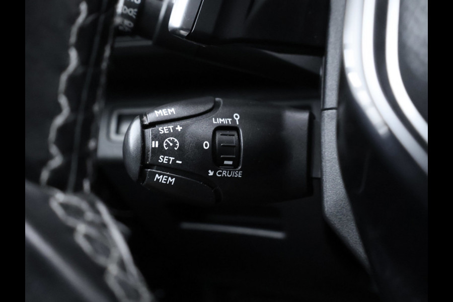 Peugeot 3008 1.2 PureTech Allure Avantage Sport (APPLE CARPLAY,NAVI,CAMERA,360 VIEW,CLIMATE,CRUISE,GETINT,LED,TREKHAAK,LM VELGEN)