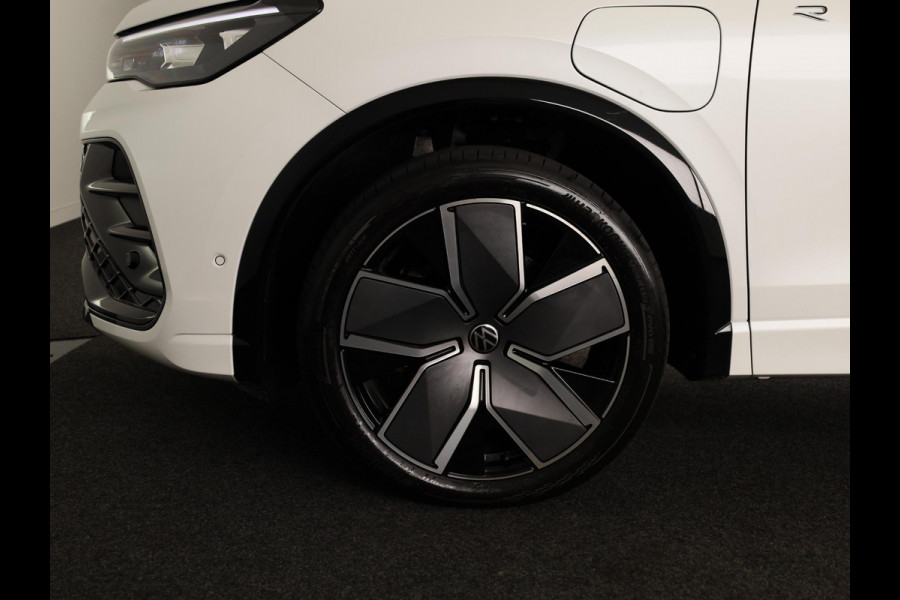 Volkswagen Tiguan 1.5 eHybrid R-Line Edition 204PK | Automaat (DSG) | Black Style | Panoramadak | 20 Inch