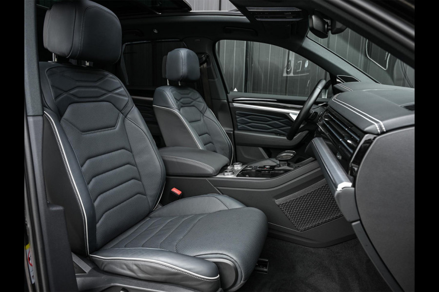 Volkswagen Touareg 3.0 TSi eHybrid 4MOTION | Panoramadak | Night Vision | Luchtvering | Massagestoelen + Ventilatie | Dynaudio | HUD | 360 Camera | Ambiance Interieur | Trekhaak | Soft Close | Stoelverwarming V+A |