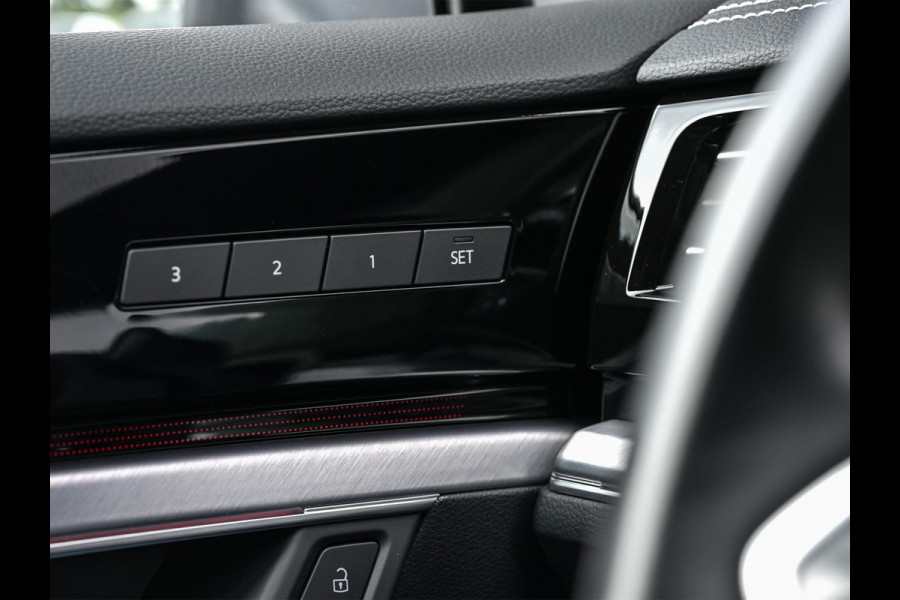 Volkswagen Touareg 3.0 TSi eHybrid 4MOTION | Panoramadak | Night Vision | Luchtvering | Massagestoelen + Ventilatie | Dynaudio | HUD | 360 Camera | Ambiance Interieur | Trekhaak | Soft Close | Stoelverwarming V+A |
