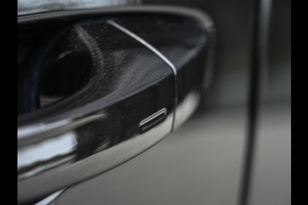 Volkswagen Touareg 3.0 TSi eHybrid 4MOTION | Panoramadak | Night Vision | Luchtvering | Massagestoelen + Ventilatie | Dynaudio | HUD | 360 Camera | Ambiance Interieur | Trekhaak | Soft Close | Stoelverwarming V+A |