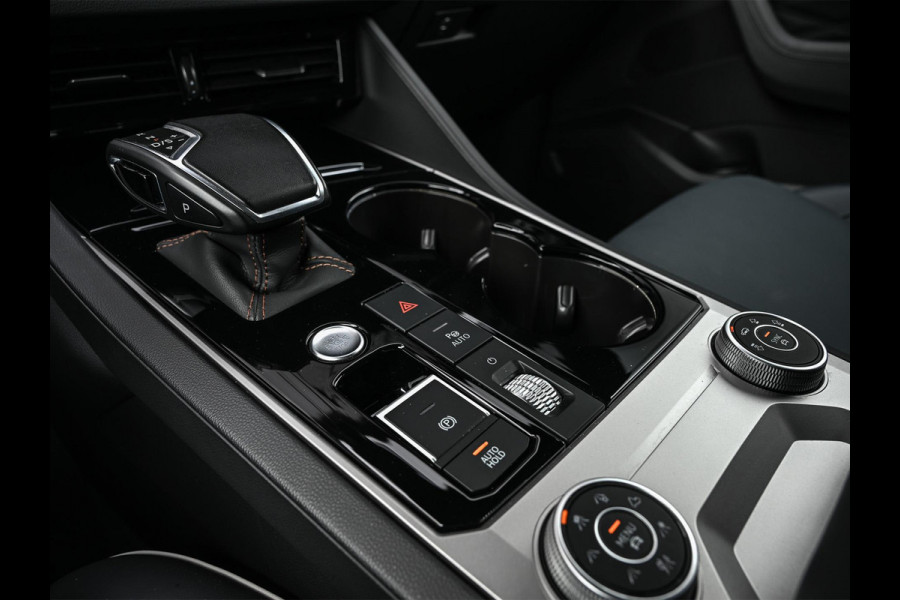 Volkswagen Touareg 3.0 TSi eHybrid 4MOTION | Panoramadak | Night Vision | Luchtvering | Massagestoelen + Ventilatie | Dynaudio | HUD | 360 Camera | Ambiance Interieur | Trekhaak | Soft Close | Stoelverwarming V+A |