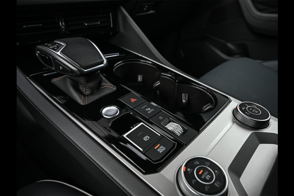Volkswagen Touareg 3.0 TSi eHybrid 4MOTION | Panoramadak | Night Vision | Luchtvering | Massagestoelen + Ventilatie | Dynaudio | HUD | 360 Camera | Ambiance Interieur | Trekhaak | Soft Close | Stoelverwarming V+A |
