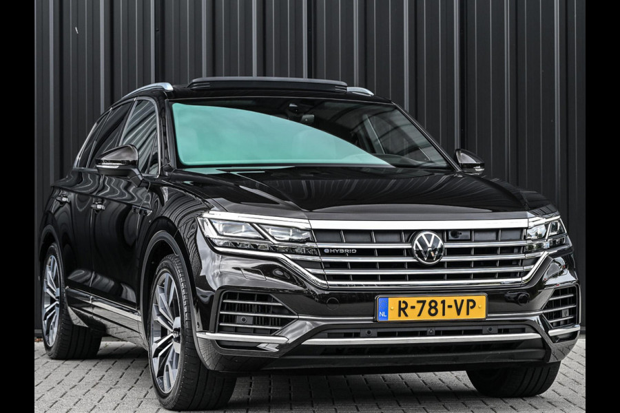Volkswagen Touareg 3.0 TSi eHybrid 4MOTION | Panoramadak | Night Vision | Luchtvering | Massagestoelen + Ventilatie | Dynaudio | HUD | 360 Camera | Ambiance Interieur | Trekhaak | Soft Close | Stoelverwarming V+A |