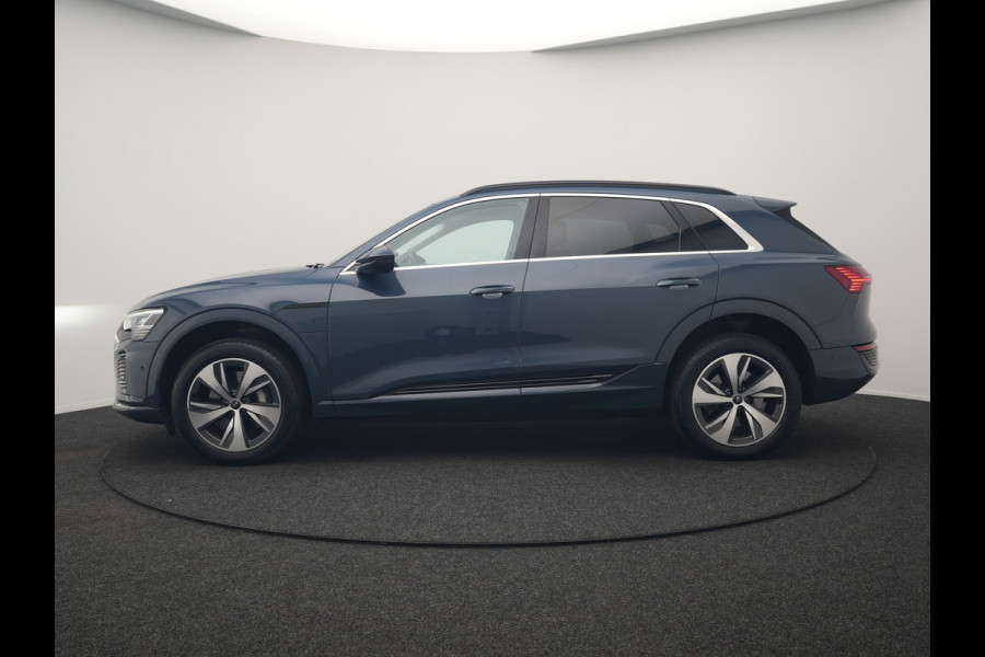 Audi Q8 e-tron 55 quattro S Line 114 kWh 408pk Dealer O.H | Trekhaak Afn. | Adaptive Cruise | Camera | Head Up | Matrix LED | Lederen Sportstoelen Memory & Ventilatie | Apple Carplay | Virtual | Stoelverwarming | Navigatie | DAB | 20"L.M |