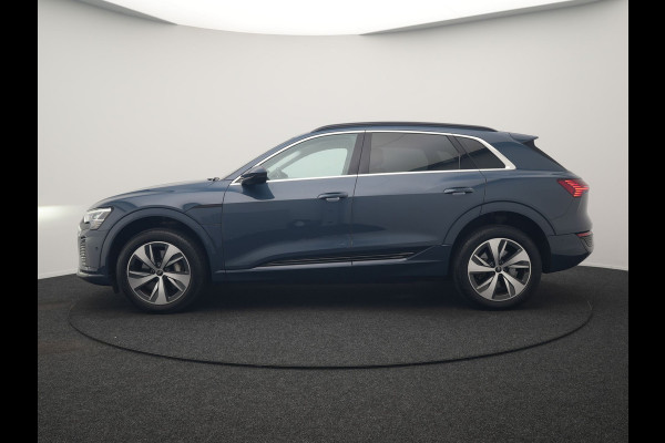 Audi Q8 e-tron 55 quattro S Line 114 kWh 408pk Dealer O.H | Trekhaak Afn. | Adaptive Cruise | Camera | Head Up | Matrix LED | Lederen Sportstoelen Memory & Ventilatie | Apple Carplay | Virtual | Stoelverwarming | Navigatie | DAB | 20"L.M |