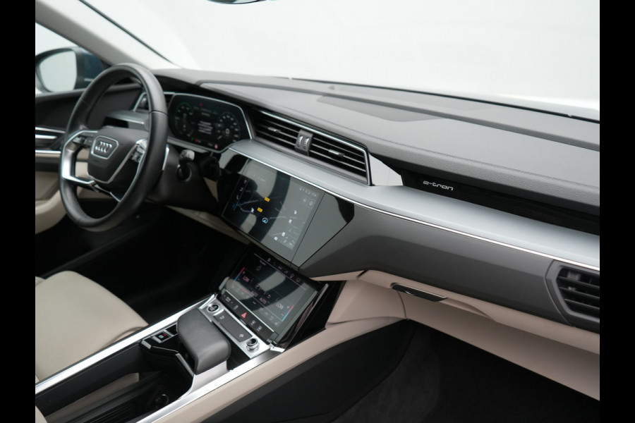Audi Q8 e-tron 55 quattro S Line 114 kWh 408pk Dealer O.H | Trekhaak Afn. | Adaptive Cruise | Camera | Head Up | Matrix LED | Lederen Sportstoelen Memory & Ventilatie | Apple Carplay | Virtual | Stoelverwarming | Navigatie | DAB | 20"L.M |