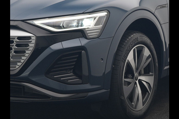 Audi Q8 e-tron 55 quattro S Line 114 kWh 408pk Dealer O.H | Trekhaak Afn. | Adaptive Cruise | Camera | Head Up | Matrix LED | Lederen Sportstoelen Memory & Ventilatie | Apple Carplay | Virtual | Stoelverwarming | Navigatie | DAB | 20"L.M |