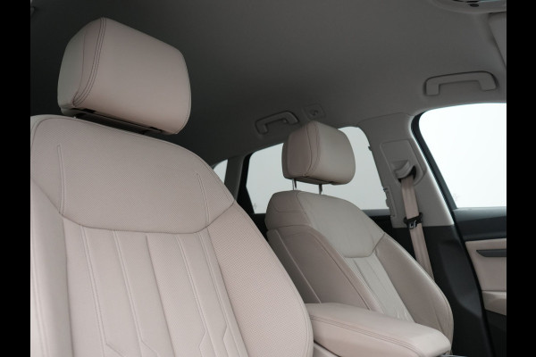 Audi Q8 e-tron 55 quattro S Line 114 kWh 408pk Dealer O.H | Trekhaak Afn. | Adaptive Cruise | Camera | Head Up | Matrix LED | Lederen Sportstoelen Memory & Ventilatie | Apple Carplay | Virtual | Stoelverwarming | Navigatie | DAB | 20"L.M |