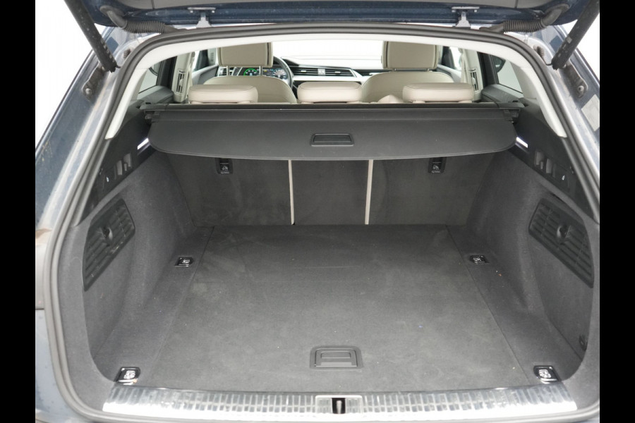 Audi Q8 e-tron 55 quattro S Line 114 kWh 408pk Dealer O.H | Trekhaak Afn. | Adaptive Cruise | Camera | Head Up | Matrix LED | Lederen Sportstoelen Memory & Ventilatie | Apple Carplay | Virtual | Stoelverwarming | Navigatie | DAB | 20"L.M |