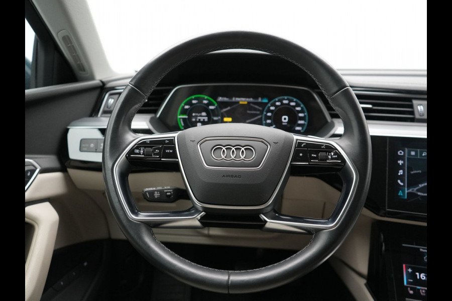Audi Q8 e-tron 55 quattro S Line 114 kWh 408pk Dealer O.H | Trekhaak Afn. | Adaptive Cruise | Camera | Head Up | Matrix LED | Lederen Sportstoelen Memory & Ventilatie | Apple Carplay | Virtual | Stoelverwarming | Navigatie | DAB | 20"L.M |