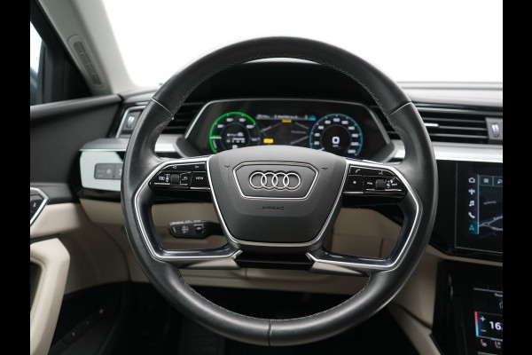 Audi Q8 e-tron 55 quattro S Line 114 kWh 408pk Dealer O.H | Trekhaak Afn. | Adaptive Cruise | Camera | Head Up | Matrix LED | Lederen Sportstoelen Memory & Ventilatie | Apple Carplay | Virtual | Stoelverwarming | Navigatie | DAB | 20"L.M |