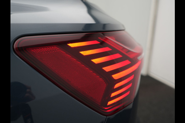 Audi Q8 e-tron 55 quattro S Line 114 kWh 408pk Dealer O.H | Trekhaak Afn. | Adaptive Cruise | Camera | Head Up | Matrix LED | Lederen Sportstoelen Memory & Ventilatie | Apple Carplay | Virtual | Stoelverwarming | Navigatie | DAB | 20"L.M |