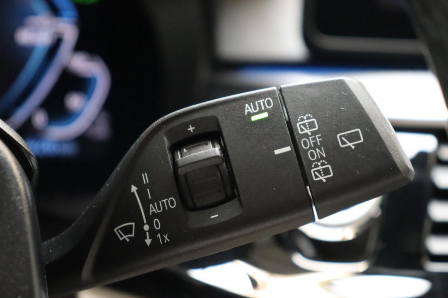 BMW 5 Serie Touring 530e xDrive High Executive M Sport Pakket Automaat / Live Cockpit Professional / Driving Assistant Professional / Laserlicht / Panoramadak / Trekhaak / Stuurwielverwarming / Ambiance Verlichting / Stoelverwarming voor+achter / Head-Up Display / DAB / Hifi / Sportstoelen