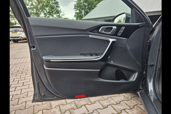 Kia Ceed 1.4 T-GDi ExecutiveLine | Navi | Pano | Trekhaak | Leer | Stoelverwarming | Keyless | Elek. stoelen |