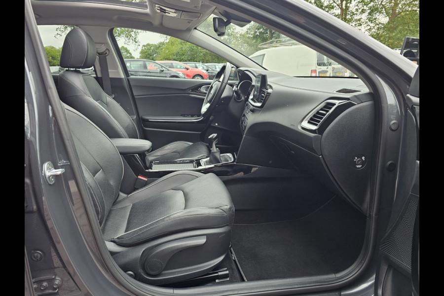 Kia Ceed 1.4 T-GDi ExecutiveLine | Navi | Pano | Trekhaak | Leer | Stoelverwarming | Keyless | Elek. stoelen |