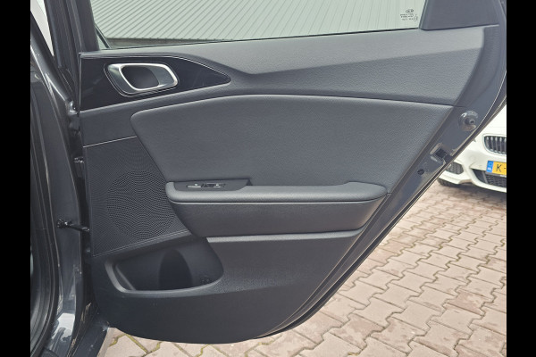 Kia Ceed 1.4 T-GDi ExecutiveLine | Navi | Pano | Trekhaak | Leer | Stoelverwarming | Keyless | Elek. stoelen |