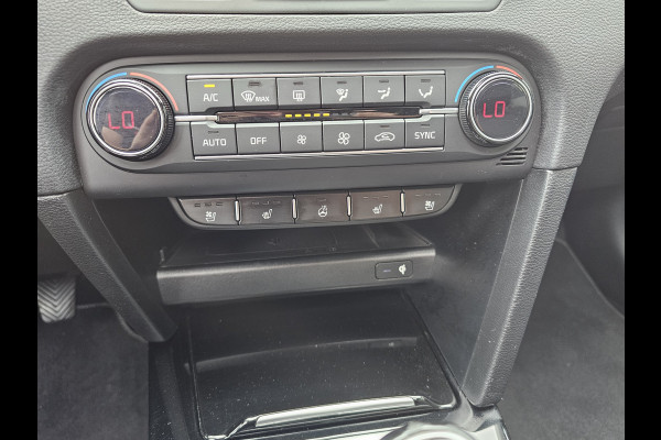 Kia Ceed 1.4 T-GDi ExecutiveLine | Navi | Pano | Trekhaak | Leer | Stoelverwarming | Keyless | Elek. stoelen |