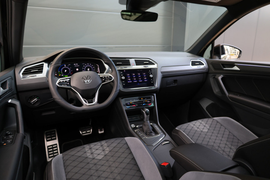 Volkswagen Tiguan 1.4 TSI eHybrid R-Line Business | BTW | PANORAMADAK | IQ-LIGHT | KEYLESS | ACC | ELEK KOFFERKLEP |