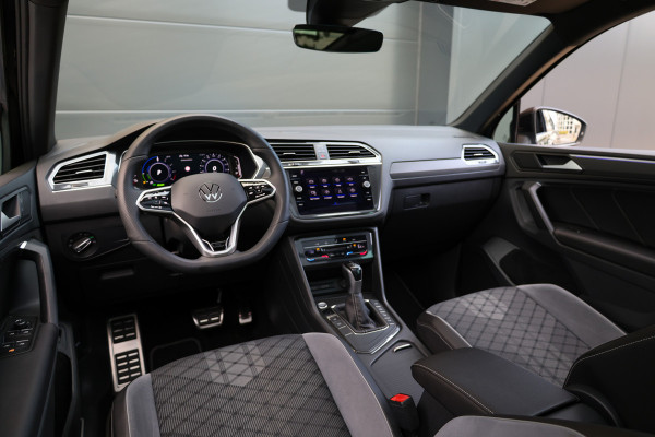 Volkswagen Tiguan 1.4 TSI eHybrid R-Line Business | BTW | PANORAMADAK | IQ-LIGHT | KEYLESS | ACC | ELEK KOFFERKLEP |