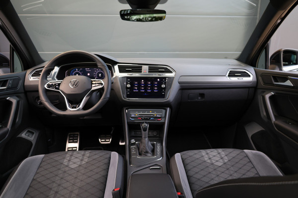 Volkswagen Tiguan 1.4 TSI eHybrid R-Line Business | BTW | PANORAMADAK | IQ-LIGHT | KEYLESS | ACC | ELEK KOFFERKLEP |