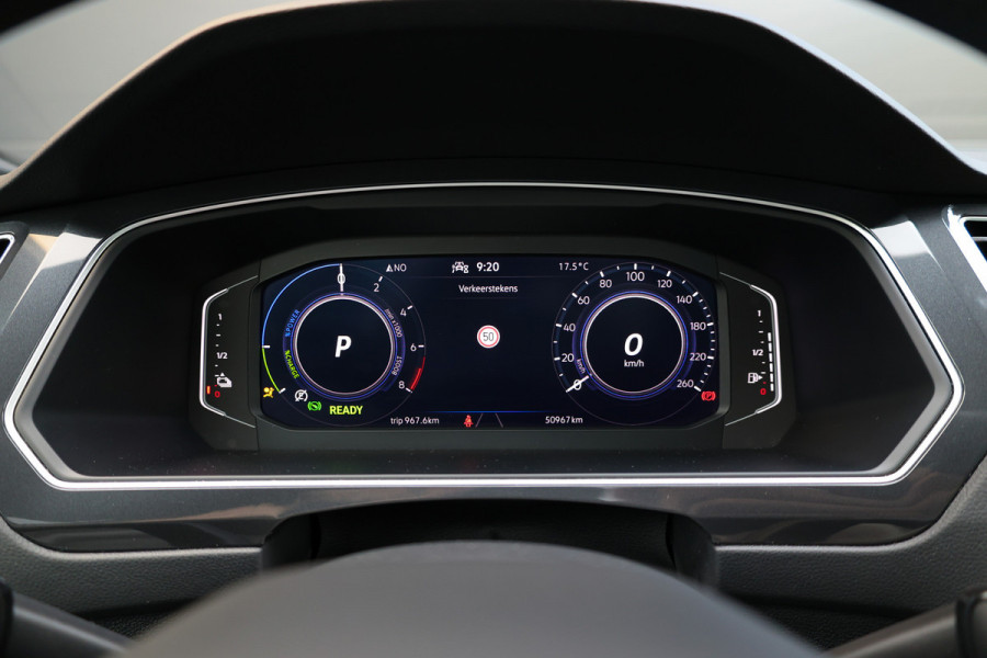 Volkswagen Tiguan 1.4 TSI eHybrid R-Line Business | BTW | PANORAMADAK | IQ-LIGHT | KEYLESS | ACC | ELEK KOFFERKLEP |