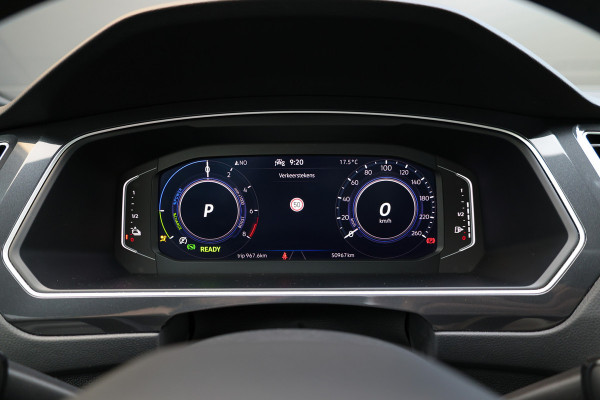 Volkswagen Tiguan 1.4 TSI eHybrid R-Line Business | BTW | PANORAMADAK | IQ-LIGHT | KEYLESS | ACC | ELEK KOFFERKLEP |
