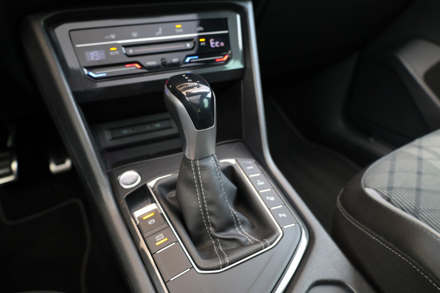 Volkswagen Tiguan 1.4 TSI eHybrid R-Line Business | BTW | PANORAMADAK | IQ-LIGHT | KEYLESS | ACC | ELEK KOFFERKLEP |