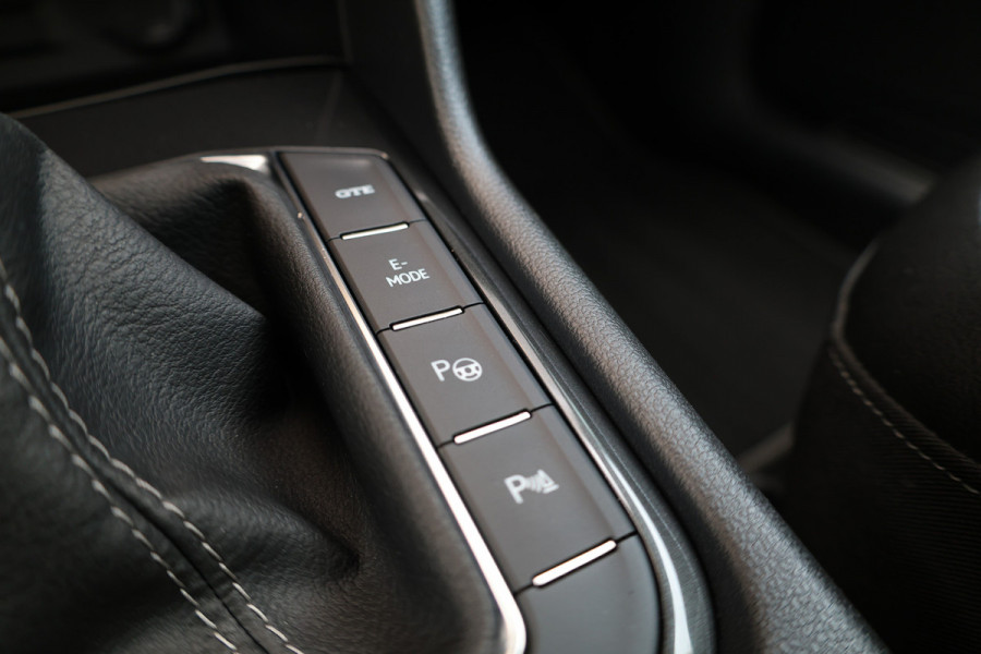 Volkswagen Tiguan 1.4 TSI eHybrid R-Line Business | BTW | PANORAMADAK | IQ-LIGHT | KEYLESS | ACC | ELEK KOFFERKLEP |