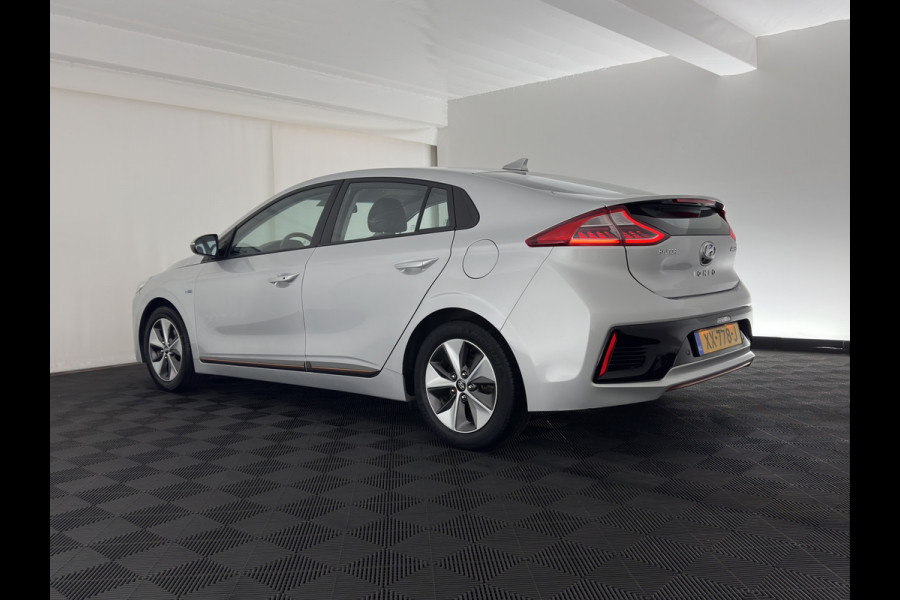 Hyundai IONIQ Comfort EV (INCL-BTW) Aut. *ADAPTIVE-CRUISE | DIGI-COCKPIT | SHIFTPADDLES | LANE-ASSIST | CCS-FASTLOADER | CRUISE | CAMERA | KEYLESS | DAB+ | NAVI-FULLMAP | ECC | PDC | 16"*