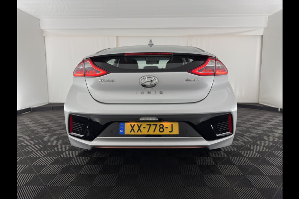 Hyundai IONIQ Comfort EV (INCL-BTW) Aut. *ADAPTIVE-CRUISE | DIGI-COCKPIT | SHIFTPADDLES | LANE-ASSIST | CCS-FASTLOADER | CRUISE | CAMERA | KEYLESS | DAB+ | NAVI-FULLMAP | ECC | PDC | 16"*