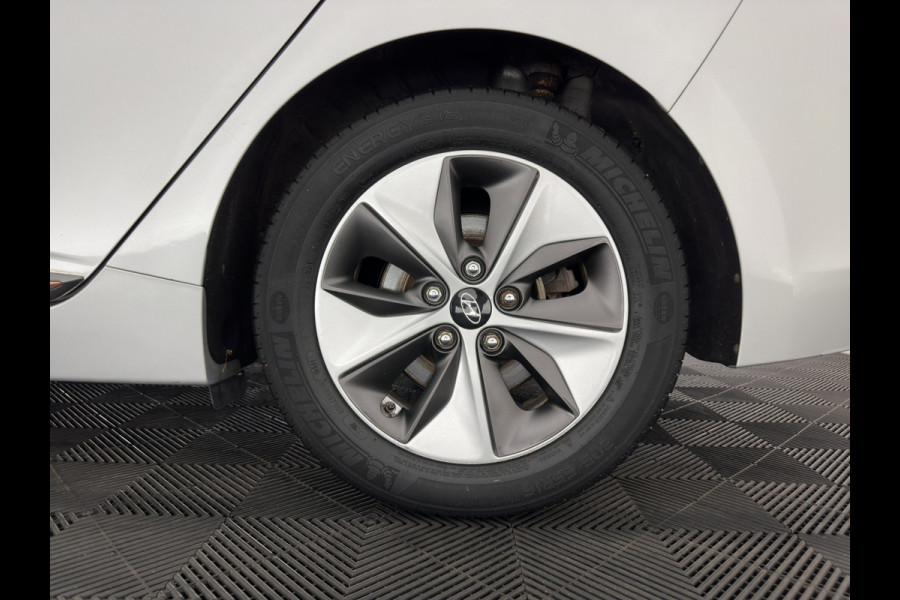 Hyundai IONIQ Comfort EV (INCL-BTW) Aut. *ADAPTIVE-CRUISE | DIGI-COCKPIT | SHIFTPADDLES | LANE-ASSIST | CCS-FASTLOADER | CRUISE | CAMERA | KEYLESS | DAB+ | NAVI-FULLMAP | ECC | PDC | 16"*