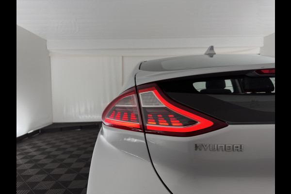 Hyundai IONIQ Comfort EV (INCL-BTW) Aut. *ADAPTIVE-CRUISE | DIGI-COCKPIT | SHIFTPADDLES | LANE-ASSIST | CCS-FASTLOADER | CRUISE | CAMERA | KEYLESS | DAB+ | NAVI-FULLMAP | ECC | PDC | 16"*