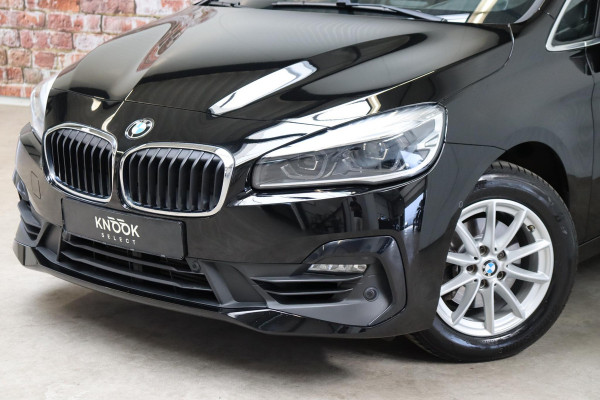 BMW 2 Serie Active Tourer 218i Executive Automaat / Navigatie / Trekhaak / Achteruitrijcamera / Climate Control / Sportstoel / Cruise Control / Bluetooth / Chrome Line / 16 Inch / Parkeerassistent / LED
