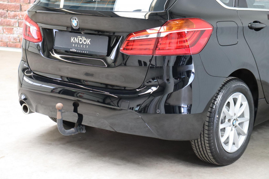 BMW 2 Serie Active Tourer 218i Executive Automaat / Navigatie / Trekhaak / Achteruitrijcamera / Climate Control / Sportstoel / Cruise Control / Bluetooth / Chrome Line / 16 Inch / Parkeerassistent / LED