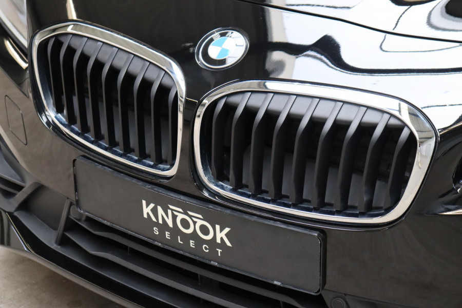 BMW 2 Serie Active Tourer 218i Executive Automaat / Navigatie / Trekhaak / Achteruitrijcamera / Climate Control / Sportstoel / Cruise Control / Bluetooth / Chrome Line / 16 Inch / Parkeerassistent / LED