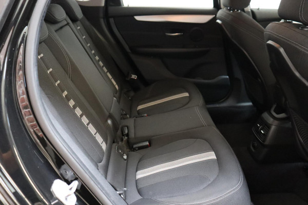 BMW 2 Serie Active Tourer 218i Executive Automaat / Navigatie / Trekhaak / Achteruitrijcamera / Climate Control / Sportstoel / Cruise Control / Bluetooth / Chrome Line / 16 Inch / Parkeerassistent / LED