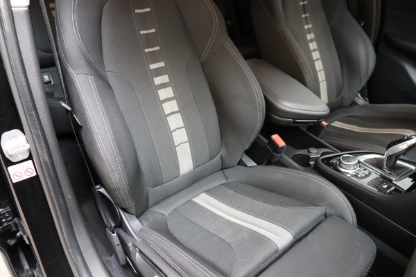 BMW 2 Serie Active Tourer 218i Executive Automaat / Navigatie / Trekhaak / Achteruitrijcamera / Climate Control / Sportstoel / Cruise Control / Bluetooth / Chrome Line / 16 Inch / Parkeerassistent / LED