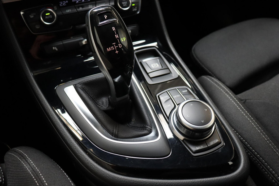 BMW 2 Serie Active Tourer 218i Executive Automaat / Navigatie / Trekhaak / Achteruitrijcamera / Climate Control / Sportstoel / Cruise Control / Bluetooth / Chrome Line / 16 Inch / Parkeerassistent / LED