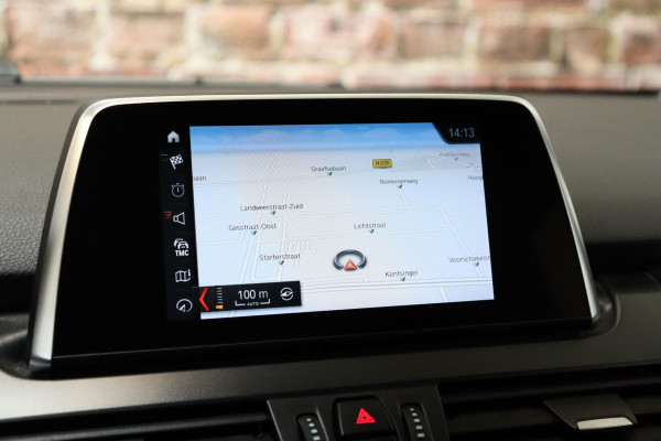 BMW 2 Serie Active Tourer 218i Executive Automaat / Navigatie / Trekhaak / Achteruitrijcamera / Climate Control / Sportstoel / Cruise Control / Bluetooth / Chrome Line / 16 Inch / Parkeerassistent / LED