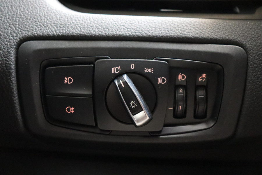 BMW 2 Serie Active Tourer 218i Executive Automaat / Navigatie / Trekhaak / Achteruitrijcamera / Climate Control / Sportstoel / Cruise Control / Bluetooth / Chrome Line / 16 Inch / Parkeerassistent / LED