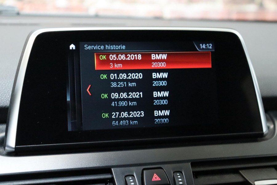 BMW 2 Serie Active Tourer 218i Executive Automaat / Navigatie / Trekhaak / Achteruitrijcamera / Climate Control / Sportstoel / Cruise Control / Bluetooth / Chrome Line / 16 Inch / Parkeerassistent / LED