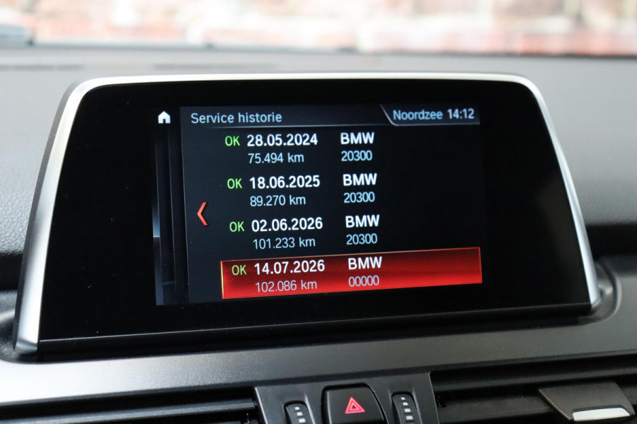 BMW 2 Serie Active Tourer 218i Executive Automaat / Navigatie / Trekhaak / Achteruitrijcamera / Climate Control / Sportstoel / Cruise Control / Bluetooth / Chrome Line / 16 Inch / Parkeerassistent / LED