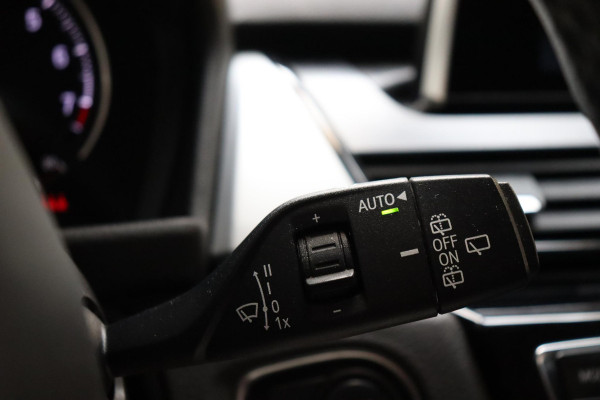 BMW 2 Serie Active Tourer 218i Executive Automaat / Navigatie / Trekhaak / Achteruitrijcamera / Climate Control / Sportstoel / Cruise Control / Bluetooth / Chrome Line / 16 Inch / Parkeerassistent / LED