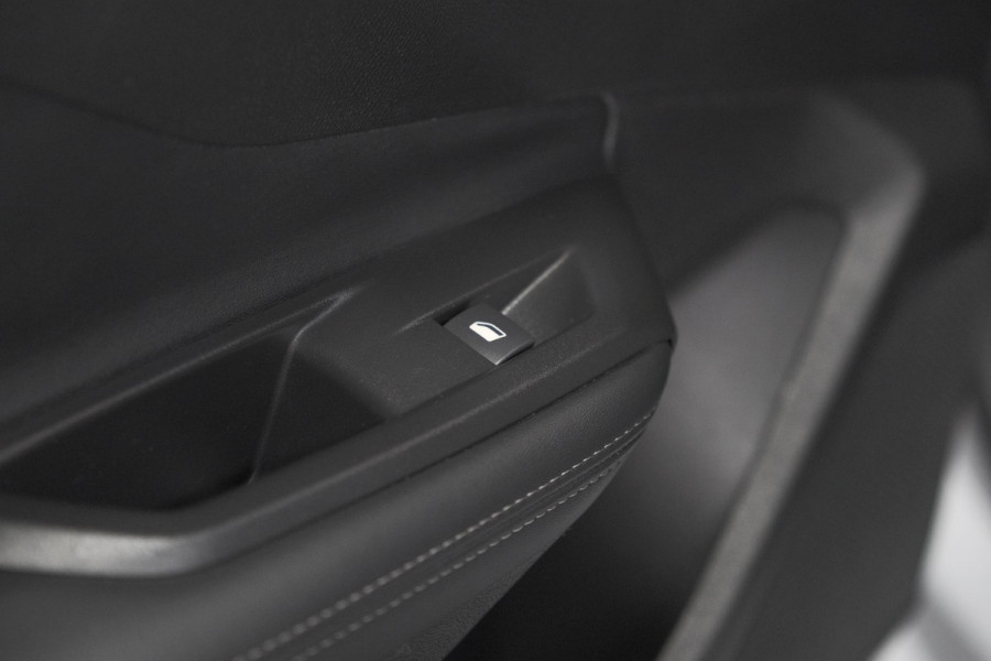 Peugeot 408 Hybrid 136 e-DCS6 Allure | 360 Camera | Adaptieve Cruise Control | Navigatie